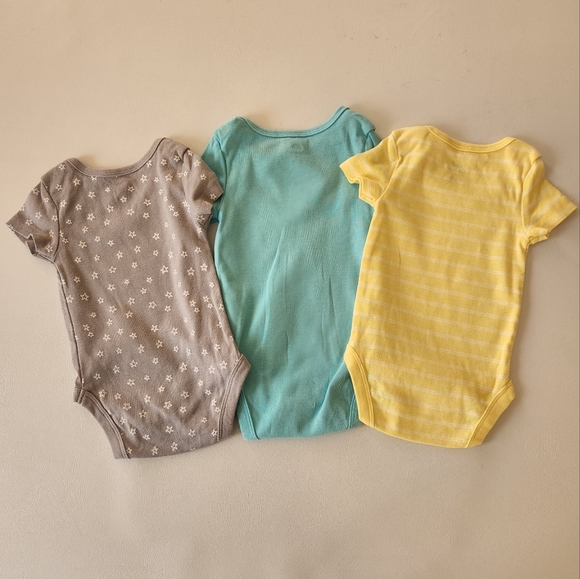 Bundle of 3 Cloud Island Onesies - Picture 2 of 10